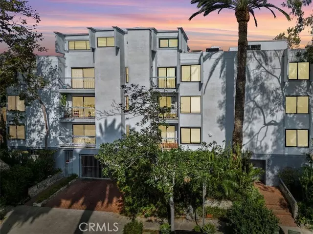 West Hollywood, CA 90046,7505 Hampton Avenue 4