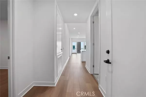 Irvine, CA 92612,1702 Rivington