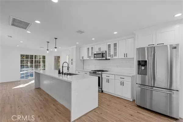 West Hills, CA 91307,7057 Middlesbury RDG