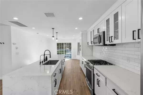 West Hills, CA 91307,7057 Middlesbury RDG