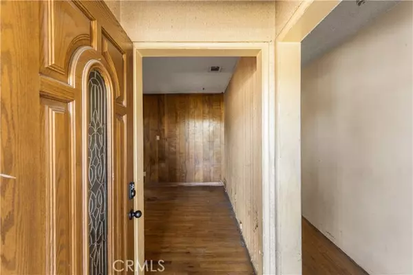 Bellflower, CA 90706,9044 Oak ST