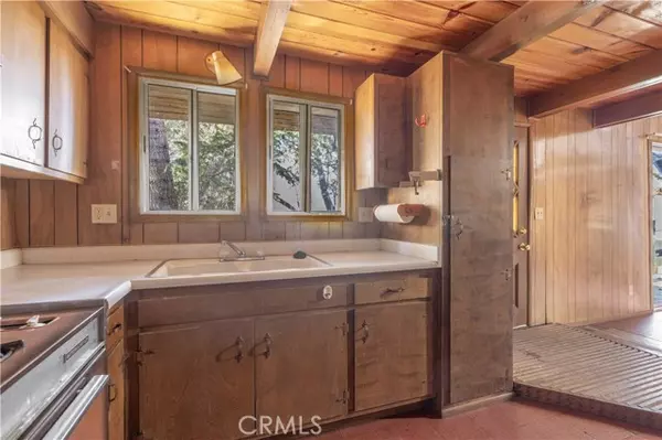 Big Bear Lake, CA 92315,1332 Siskiyou DR