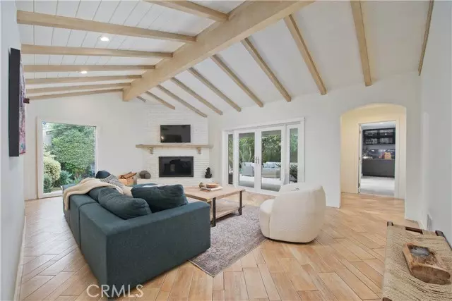 Sherman Oaks, CA 91423,4719 Tyrone