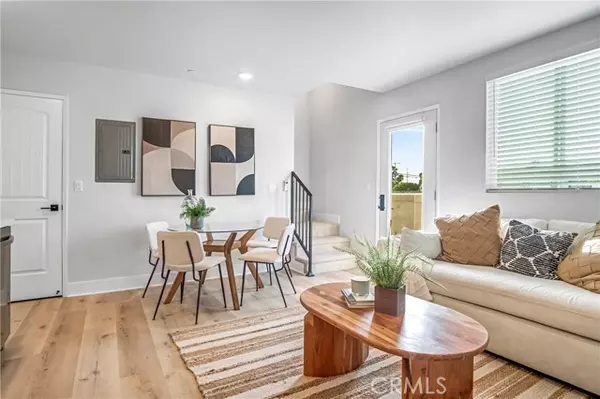 Los Angeles, CA 90047,10035 S Western AVE 101