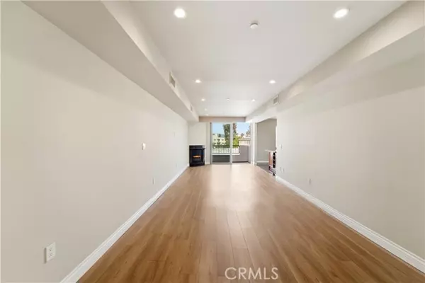 North Hollywood, CA 91602,11218 Camarillo ST 402