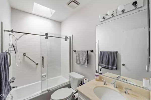 Woodland Hills, CA 91367,5711 Owensmouth AVE 107