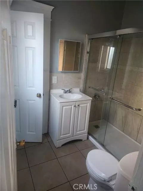 Los Angeles, CA 90011,1470 E 42nd