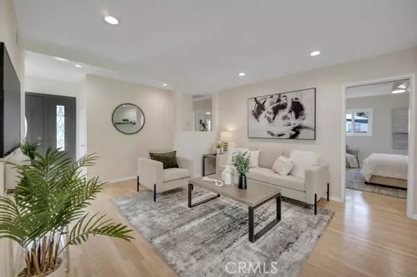 Woodland Hills, CA 91364,22051 San Miguel