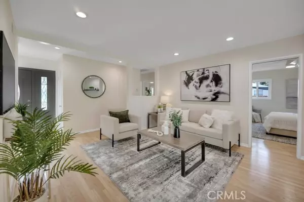 Woodland Hills, CA 91364,22051 San Miguel