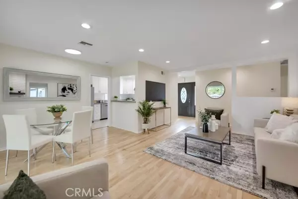 Woodland Hills, CA 91364,22051 San Miguel