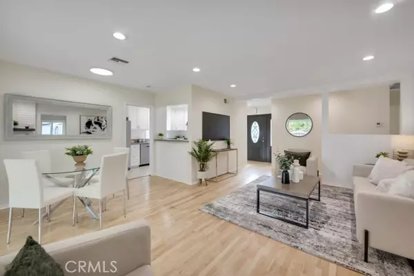 Woodland Hills, CA 91364,22051 San Miguel