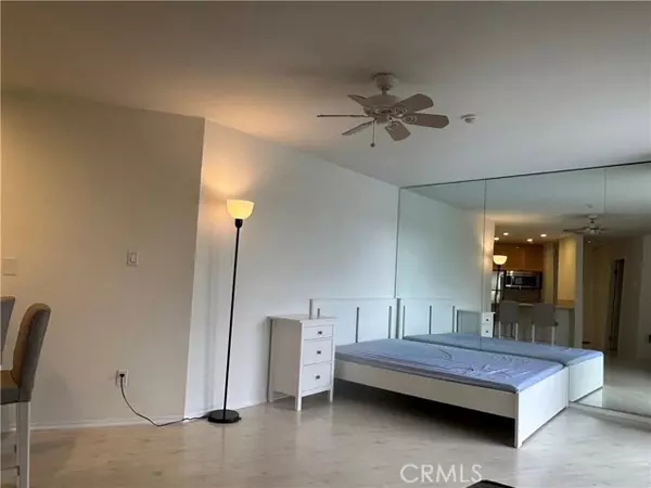 Redondo Beach, CA 90277,640 The Village 101