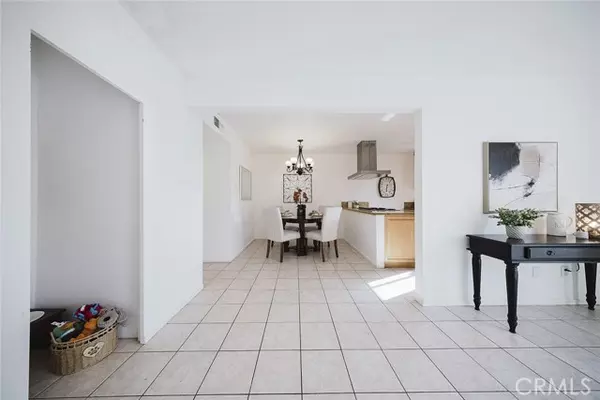 Claremont, CA 91711,643 S College AVE