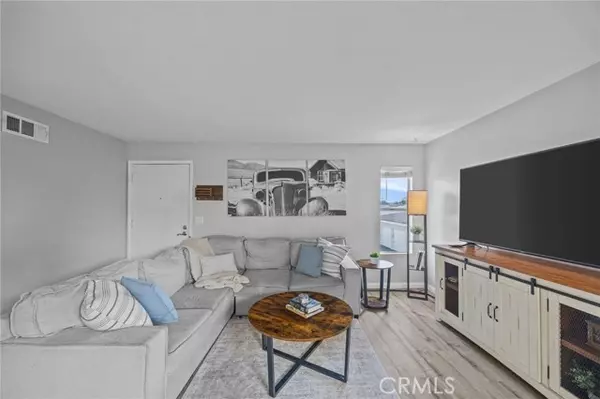 Buena Park, CA 90620,8213 Woodland 40