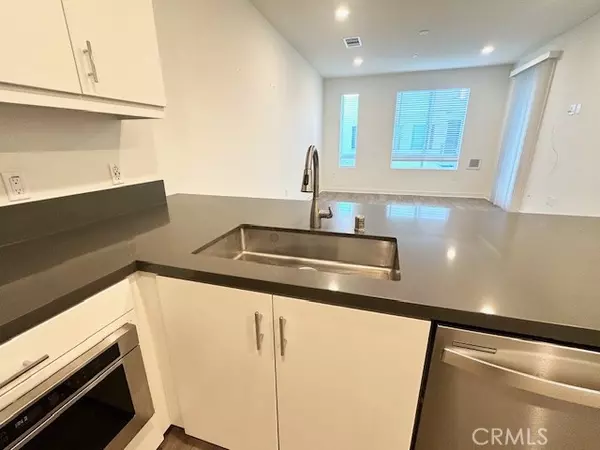 Irvine, CA 92612,2522 Nolita