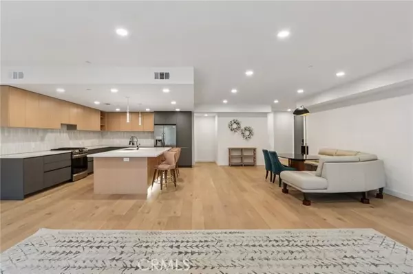 Valley Village, CA 91607,5110 Whitsett AVE 105