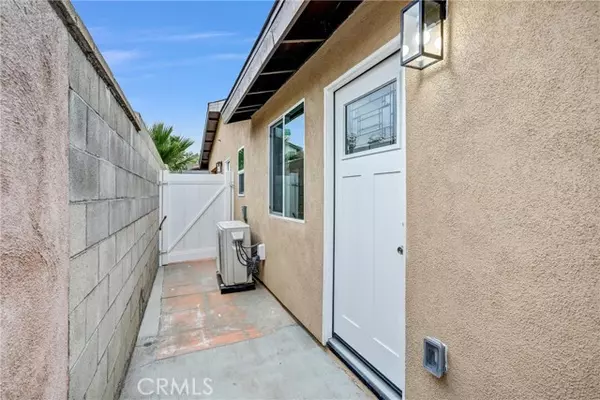 Fontana, CA 92335,9338 Emerald AVE 2