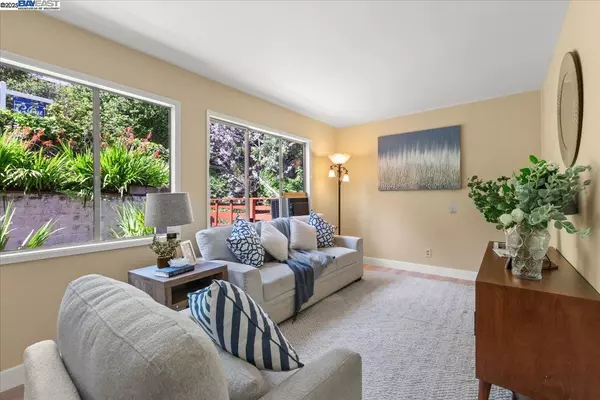 Oakland, CA 94611,5838 Nottingham Dr