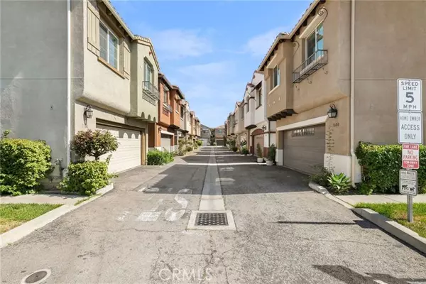 7600 N Courage WAY, Van Nuys, CA 91405