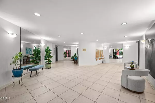 Los Angeles, CA 90042,3961 Via Marisol 218