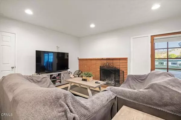 Santa Paula, CA 93060,1307 Mariposa DR