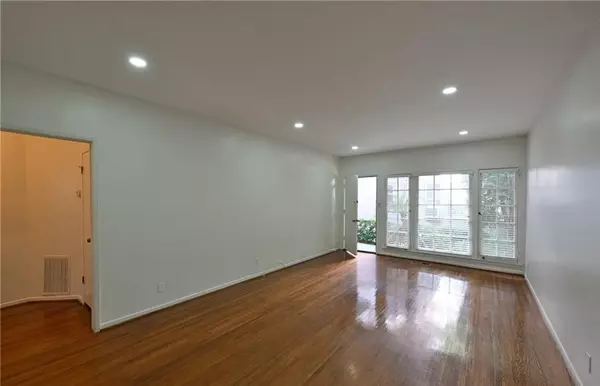 Beverly Hills, CA 90212,149 S Crescent DR B