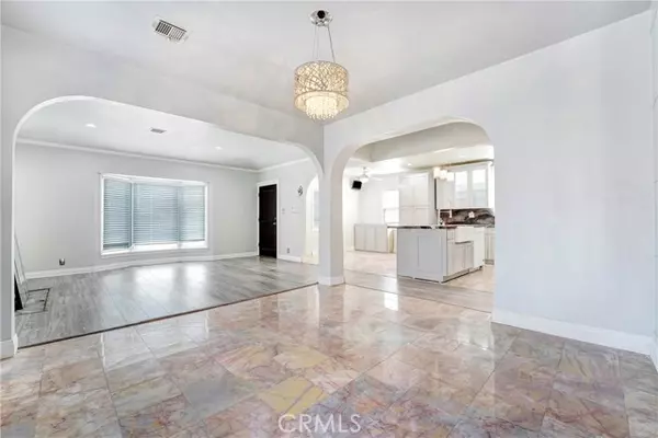 Los Angeles, CA 90047,8843 S Wilton PL