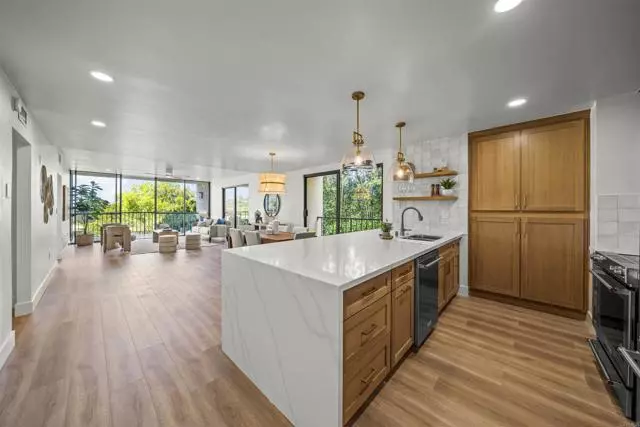 La Jolla, CA 92037,2500 Torrey Pines RD 305