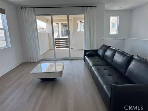 228 KNOT, Irvine, CA 92618