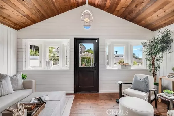 Laguna Beach, CA 92651,358 Flora