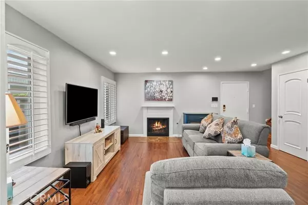 Woodland Hills, CA 91367,22123 Burbank Blvd #2