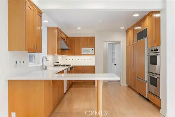 Sherman Oaks, CA 91423,14052 Davana TER