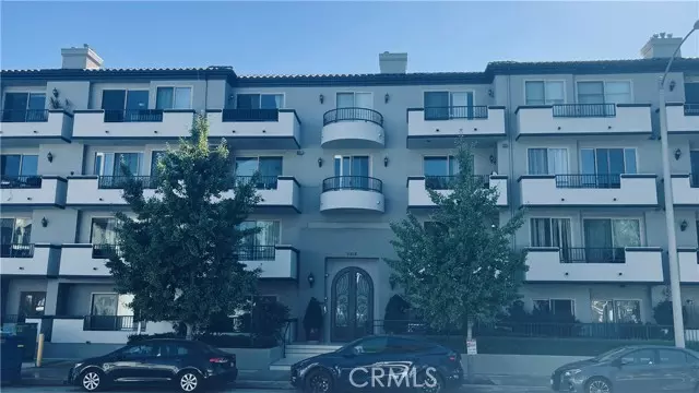 11218 Camarillo ST 404, Toluca Lake, CA 91602