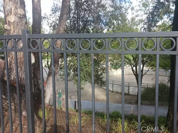 Woodland Hills, CA 91367,24334 CRESTLAWN ST