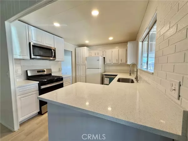 Hemet, CA 92545,1895 W Devonshire AVE 76