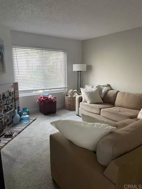 Carlsbad, CA 92009,3463 Caminito Sierra