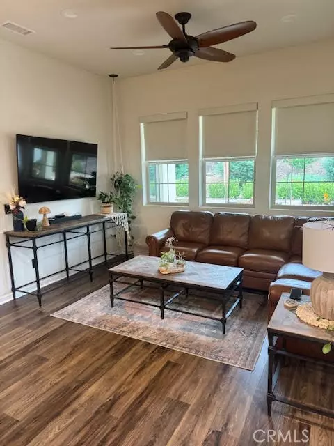 Corona, CA 92883,11145 Fourleaf CT