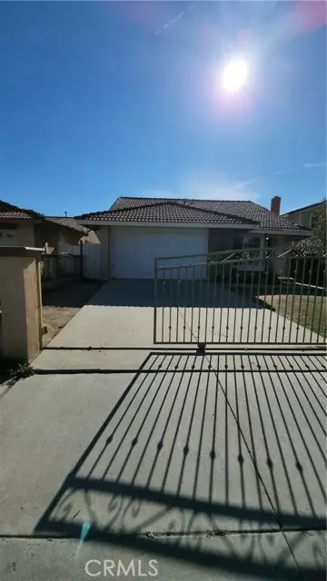 171 Oaktree, Perris, CA 92571