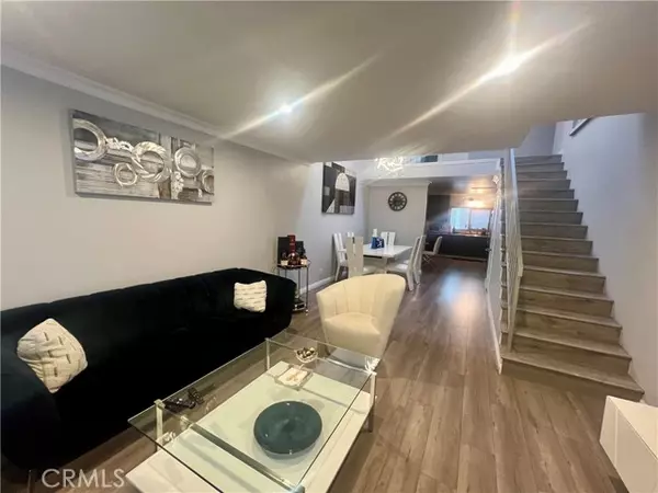 Van Nuys, CA 91405,7301 Lennox Ave. A13