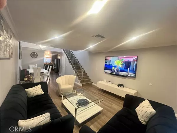 Van Nuys, CA 91405,7301 Lennox Ave. A13