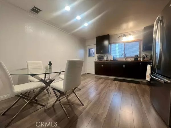 Van Nuys, CA 91405,7301 Lennox Ave. A13