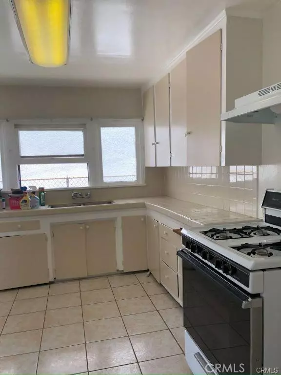 San Pedro, CA 90731,959 W 17th 1/2
