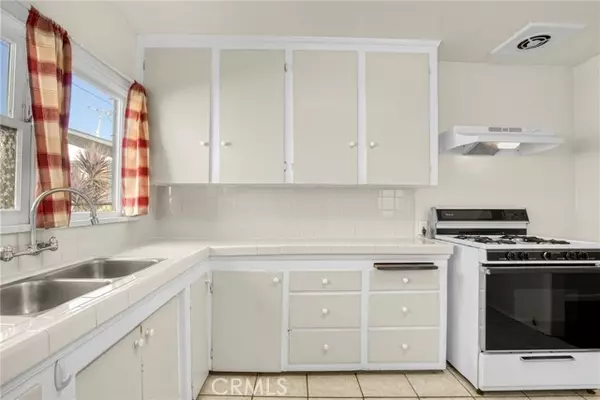 San Pedro, CA 90731,959 W 17th 1/2