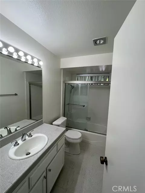 Woodland Hills, CA 91367,21930 Marylee ST 101