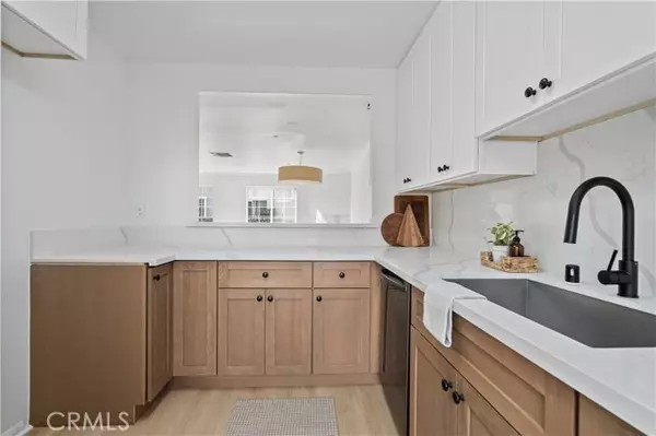 15920 Sherman WAY 8, Van Nuys, CA 91406