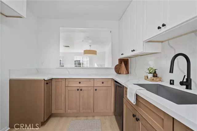 Van Nuys, CA 91406,15920 Sherman WAY 8