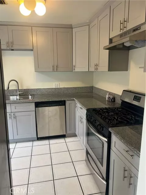 Reseda, CA 91335,7357 Darby