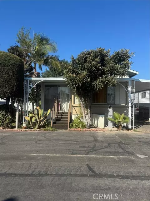 Santa Ana, CA 92703,205 Emerald Ln 205