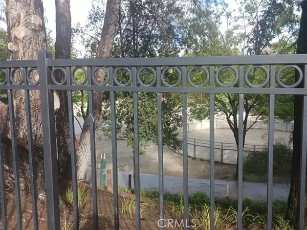 Woodland Hills, CA 91367,24334 CRESTLAWN ST