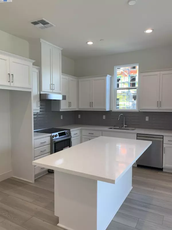 San Jose, CA 95133,998 Harcot CT